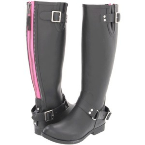Steve Madden Shoes - Steve Madden tsunami rubber boots